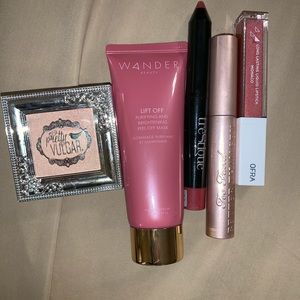 Pretty in pink 💗 High End Make-Up Bundle